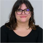 Profesora de ciencias y lenguas imparte a niñ@s de primaria a 2 de bach